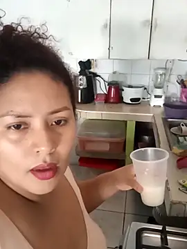 chikis12  online show from November 24, 2025, 5:12 pm