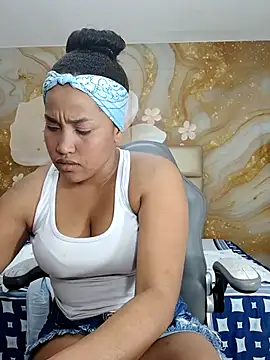 NahomiWalker  online show from February 21, 2026, 7:48 pm