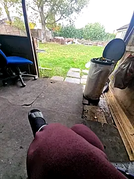 bbyxklaus online show from October 28, 2025, 1:47 pm