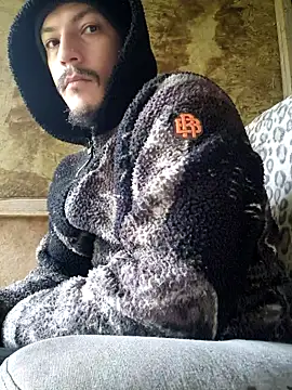 bbyxklaus online show from October 31, 2025, 1:45 pm