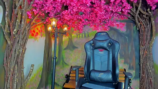 ArohomLester online show from October 21, 2025, 11:11 am