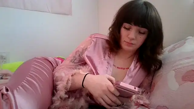 Trickylucy555 online show from November 18, 2025, 4:33 pm