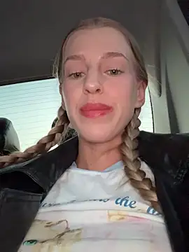 kira mia online show from March 11, 2026, 3:51 pm