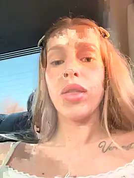 kira mia online show from March 28, 2026, 3:33 pm