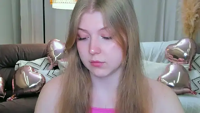 Stella Light online show from April 3, 2026, 7:12 pm