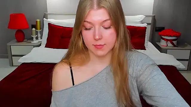 Stella Light online show from April 17, 2026, 7:06 pm