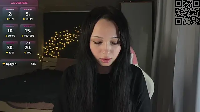 ella simons online show from April 17, 2026, 10:35 pm