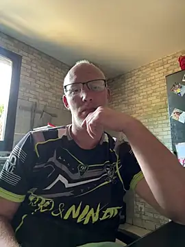 Snapshot of Cedric7653 chatting on June 1, 2026, 5:42 am Cedric7653 online show from June 1, 2026, 5:42 am