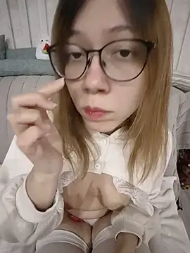 PeachyMaolin online show from April 18, 2026, 5:50 pm