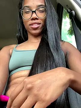 raphaelasoares online show from December 4, 2025, 4:27 pm