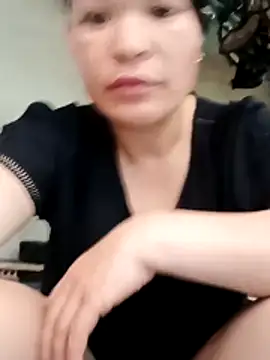 chipu06 online show from April 3, 2026, 7:39 am