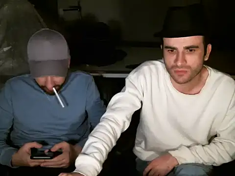 Snapshot of 2hellboys chatting on October 31, 2025, 3:18 am 2hellboys online show from October 31, 2025, 3:18 am