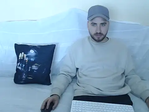 Snapshot of 2hellboys chatting on November 19, 2025, 10:15 am 2hellboys online show from November 19, 2025, 10:15 am