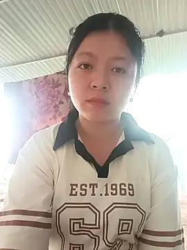 lisa-bae00 online show from April 20, 2026, 12:35 am