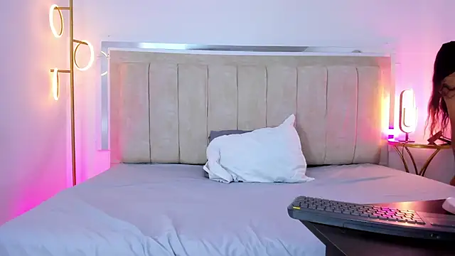 Crystal Stones online show from February 17, 2026, 1:29 pm