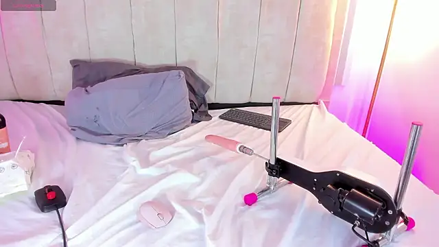 Crystal Stones online show from March 5, 2026, 12:56 pm