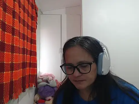 Snapshot of Kinkybela2025 chatting on August 9, 2026, 3:44 am Kinkybela2025 online show from August 9, 2026, 3:44 am