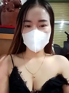 Family-Lovee online show from November 1, 2025, 9:06 pm