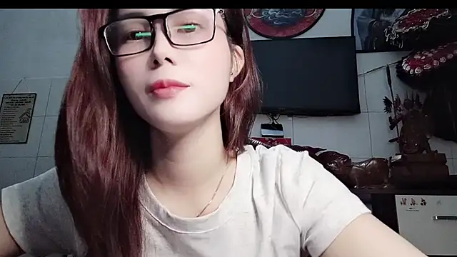 Snapshot of Family-Lovee chatting on April 23, 2026, 3:36 pm Family-Lovee online show from April 23, 2026, 3:36 pm