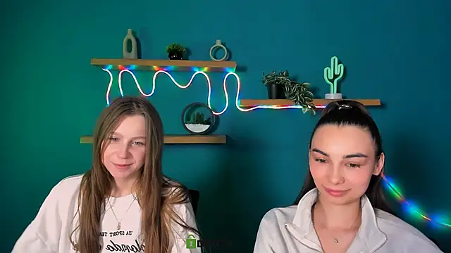 Snapshot of kira_light__ chatting on December 4, 2025, 10:13 am kira light online show from December 4, 2025, 10:13 am