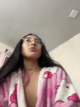 Violeet-Smith online show from November 16, 2025, 10:48 pm