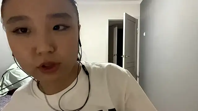 LiaPilksi online show from October 20, 2025, 5:13 pm