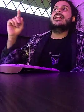 DemienMdivani online show from December 3, 2025, 11:03 pm