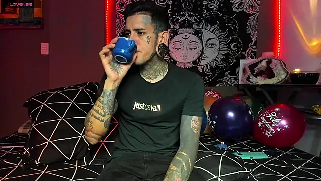 cleoo jhonny online show from April 7, 2026, 3:18 am