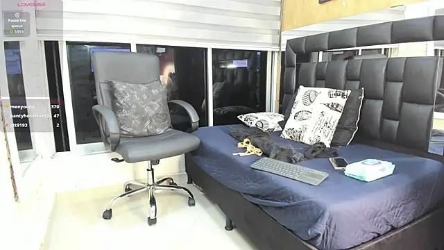 Sasha Davila online show from November 12, 2025, 10:04 am