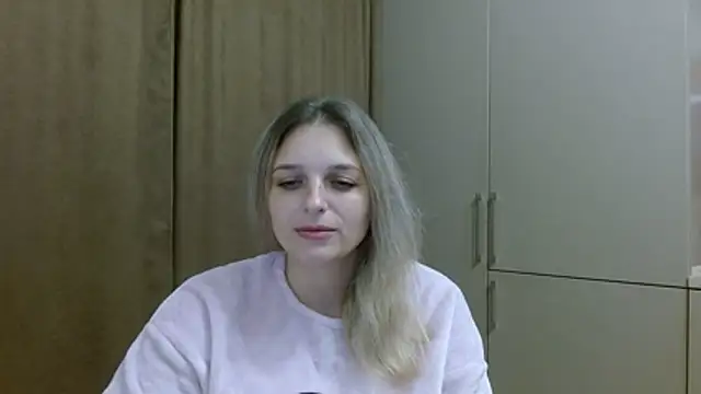 ElisSky301 online show from October 28, 2025, 10:12 pm