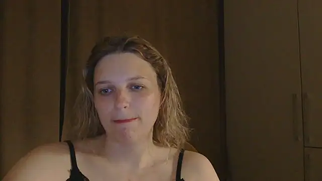 ElisSky301 online show from May 27, 2026, 8:06 pm