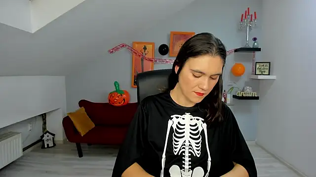 IzzyMonro online show from October 30, 2025, 8:53 pm