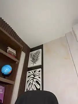 Snapshot of Beella1_ chatting on May 10, 2026, 12:10 pm Beella1 online show from May 10, 2026, 12:10 pm