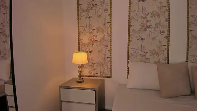 Snapshot of mia_collins96 chatting on June 3, 2026, 2:14 am mia collins96 online show from June 3, 2026, 2:14 am