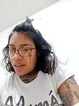 Chicattoo69 online show from December 4, 2025, 2:37 pm