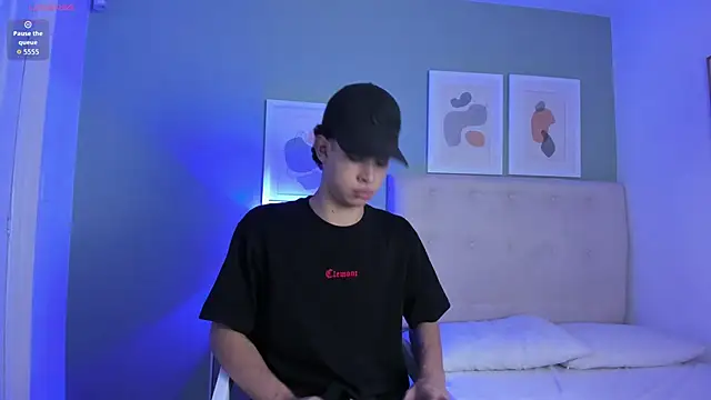 ApoloRicci online show from February 16, 2026, 8:16 pm