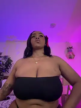 YariRose online show from April 6, 2026, 4:19 pm