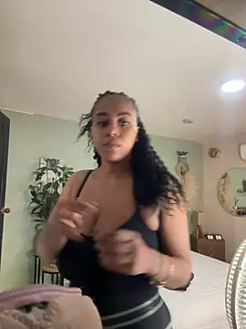 Snapshot of YariRose chatting on July 22, 2026, 3:04 pm YariRose online show from July 22, 2026, 3:04 pm