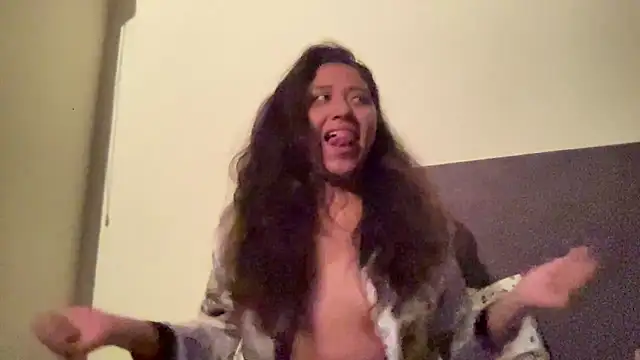 Kmiii21 online show from November 12, 2025, 6:58 am