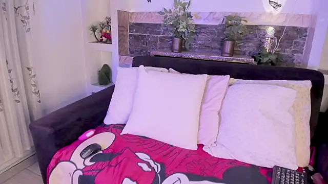 Cleopatriagad online show from February 11, 2026, 1:54 am