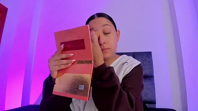 kittymonroe1 online show from November 27, 2025, 5:26 pm