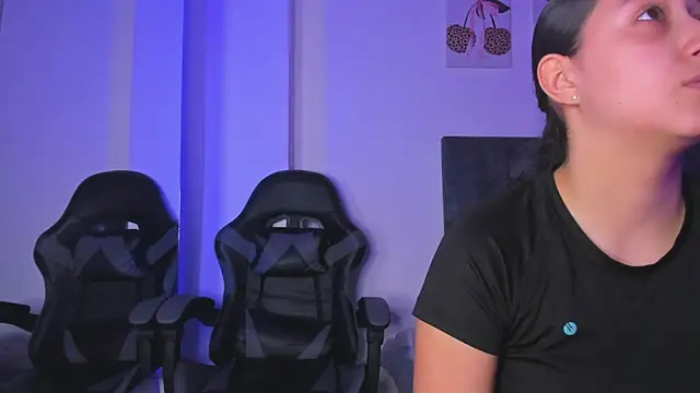 kittymonroe1 online show from April 24, 2026, 6:32 pm