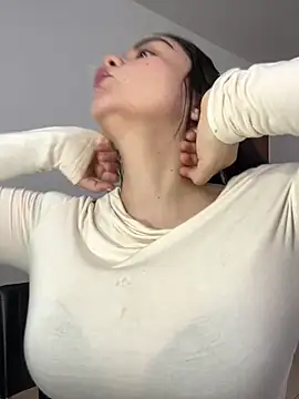 Selena Roa online show from December 5, 2025, 4:47 pm