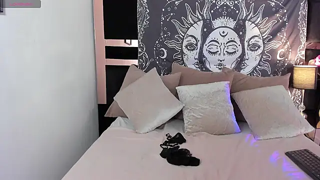 mirandaduboiss online show from July 28, 2026, 5:12 pm