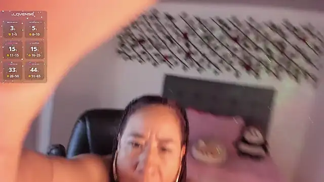 Snapshot of Karly_Closson chatting on December 2, 2025, 3:23 am Karly Closson online show from December 2, 2025, 3:23 am