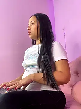 PaulaCruz01 online show from October 29, 2025, 2:36 am