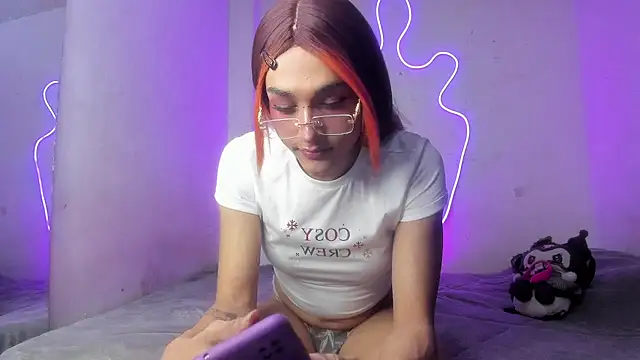 Mika  velvet online show from November 19, 2025, 9:04 pm