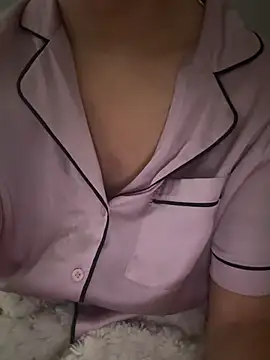 Gia Atkinson online show from October 23, 2025, 11:09 am