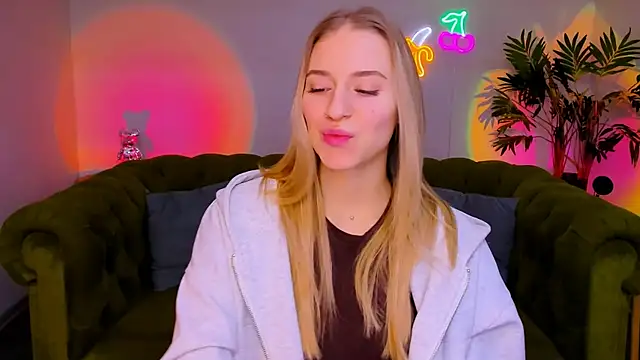 sassy cutie online show from November 17, 2025, 6:08 am