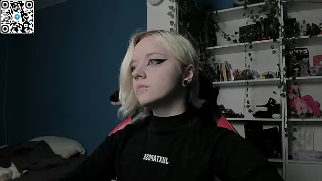 Holy Mistress S online show from November 28, 2025, 10:18 am